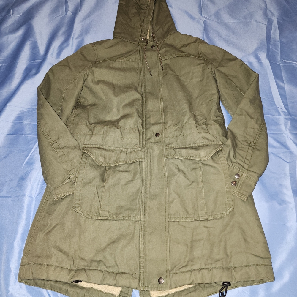 PATAGONIA WOMEN'S PRAIRE DAWN PARKA OLIVE GREEN SIZE SMALL IS USED